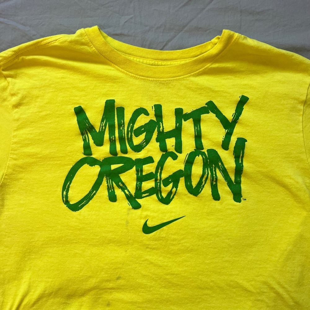 Oregon Mighty Ducks T Shirt Mens Medium Yellow Green NIKE Tee College University